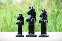 wood_horse_trophy_black_03