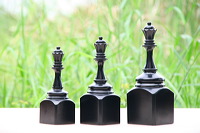 wood_queen_trophy_black_02