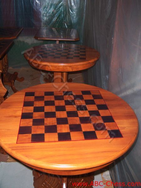 wooden_chess_table_01.jpg