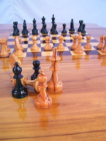 wooden_chess_table_05