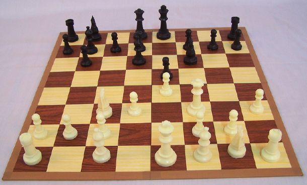 plastic_chess_set_01
