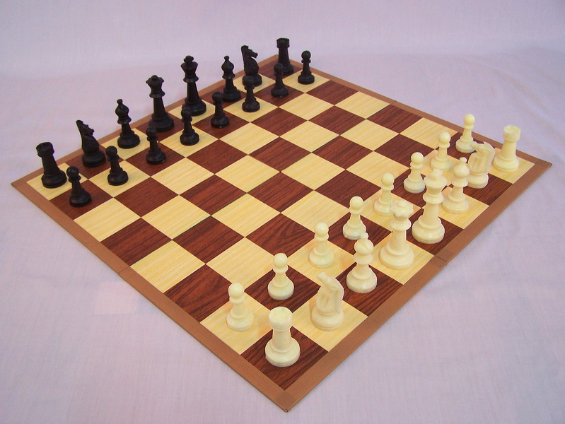 plastic_chess_set_01.jpg
