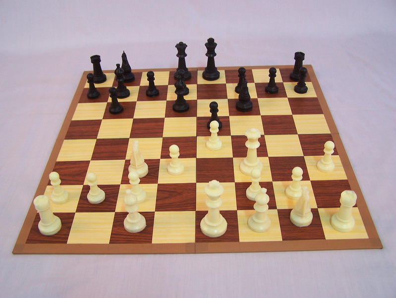 plastic_chess_set_02.jpg