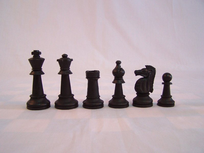 plastic_chess_set_04.jpg
